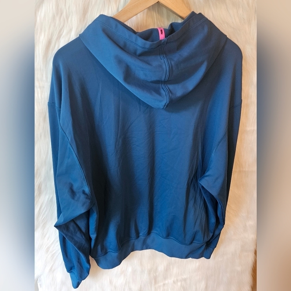 Puma Unisex Classic Logo Athletic Pullover - Picture 4 of 9